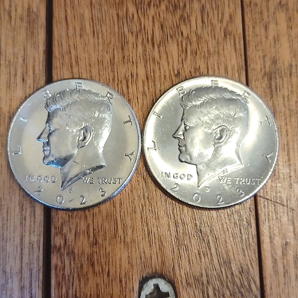 2023 set of 2x Kennedy Half Dollars BU UNCIRCULATED Condition Pair - Picture 1 of 2